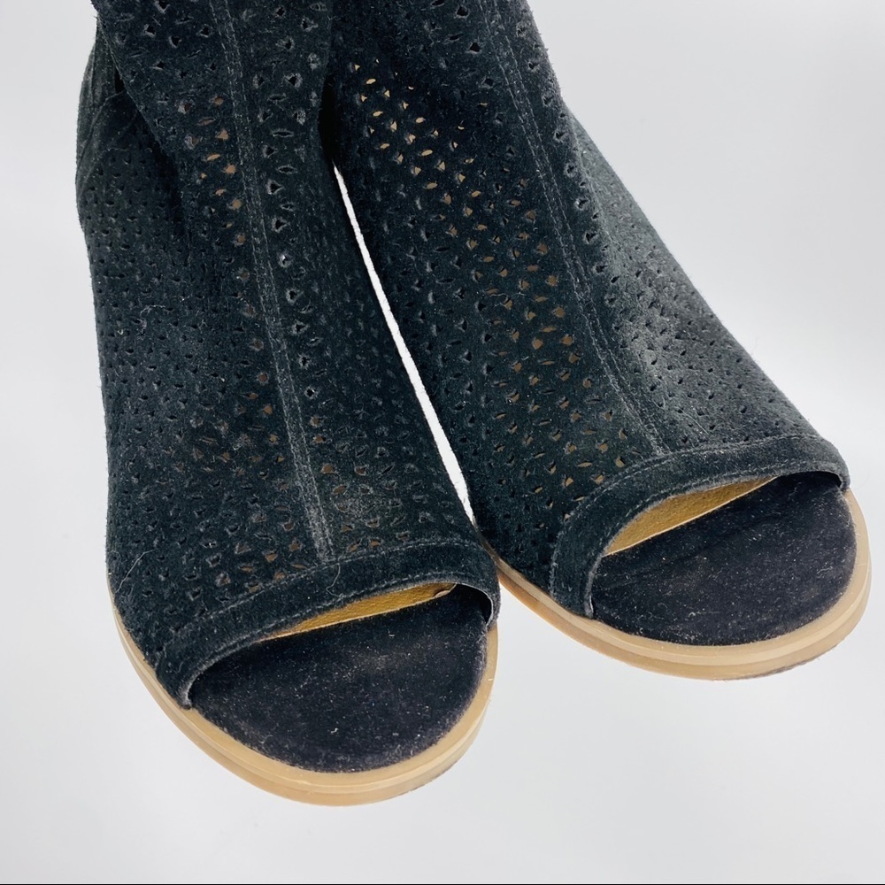 Lucky Brand Livey Black Peep Toe Suede Bootie 3.5” Stacked Block Heel Size 11M
